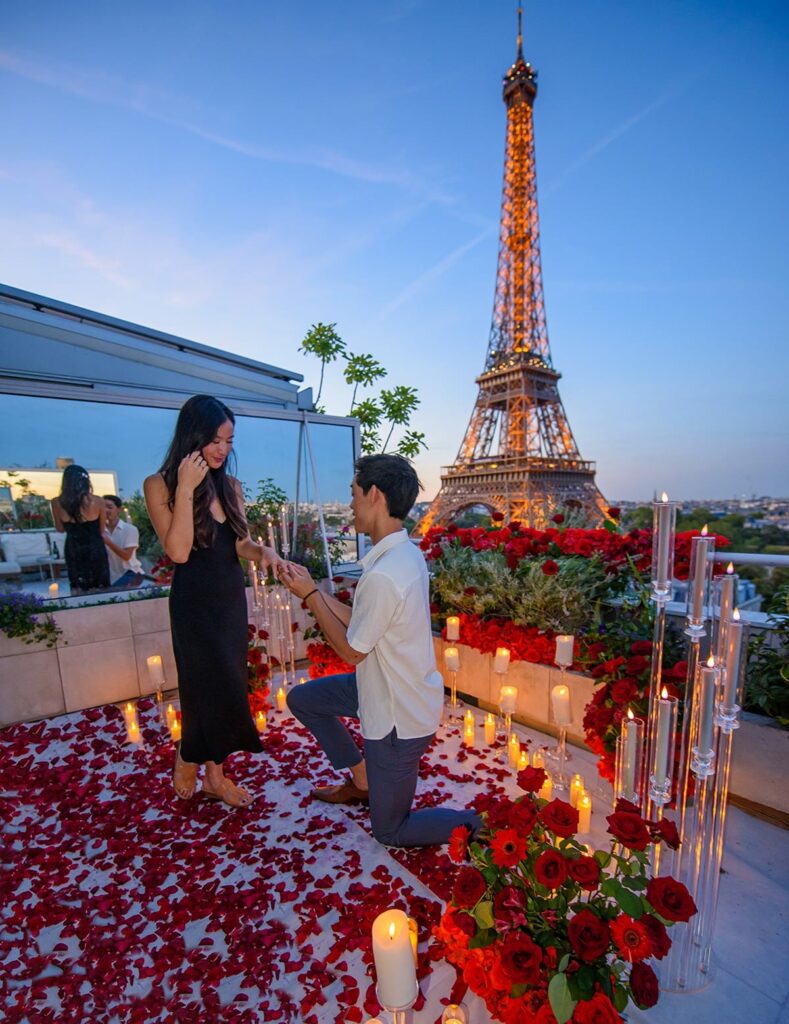 romantic marriage proposal Paris